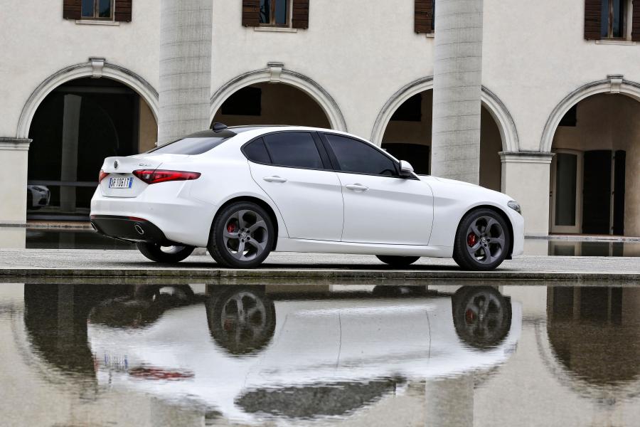  Alfa Romeo Giulia 2016 года  (WW) (фото 39 из 42)